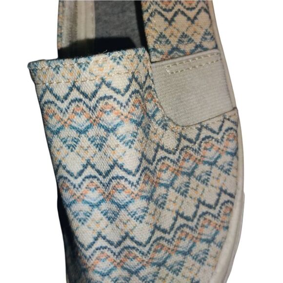 Maurices Nwt Laura Twin Gore Striped Slip On Sneakers - Picture 4 of 9